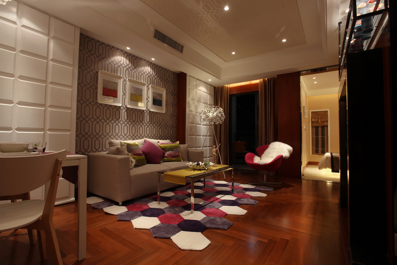 一格鉑金現(xiàn)代簡約式風格裝修