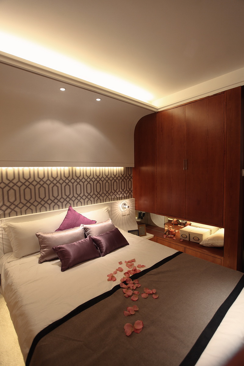 一格鉑金現(xiàn)代簡約式風格裝修